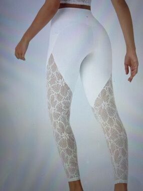2X.  (7/8).  HALARA SOFTLY ZERO HIGH WAISTED CROSSOVER LACE LEGGINGS